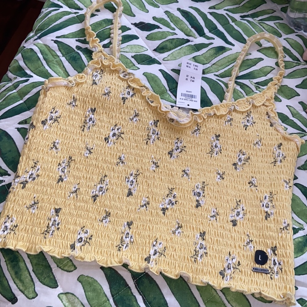 Hollister Crop Tank Top Bundle - Picture 3 of 3
